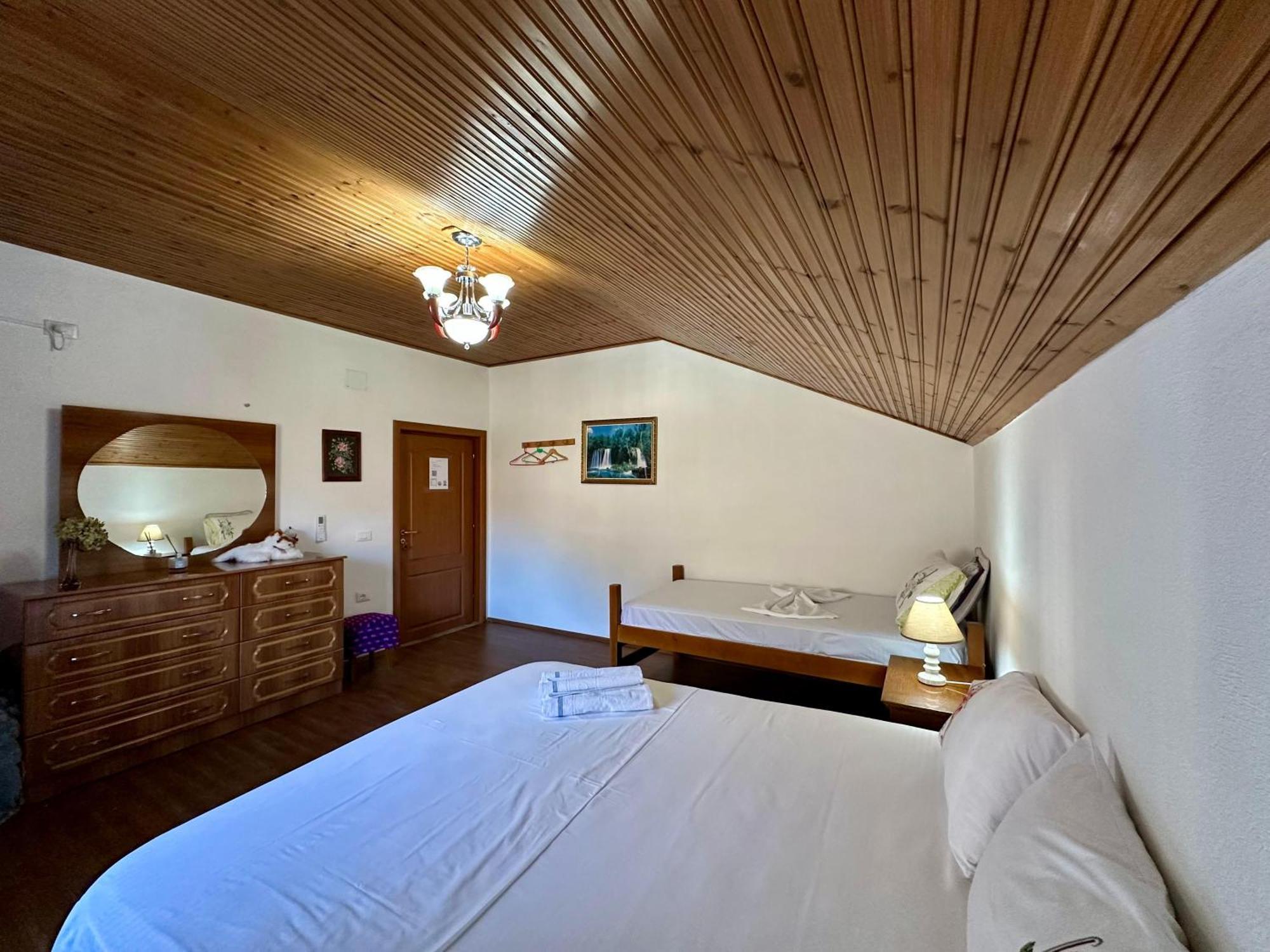 Lakeview Escape * Koman